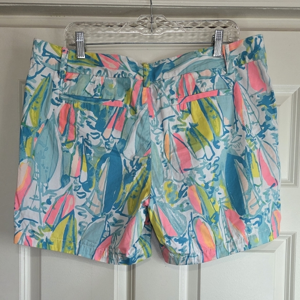 Lilly Pulitzer The Jayne Short 7" Inseam in Beach & Bae Sailboat Print - Size 14 - Picture 3 of 10
